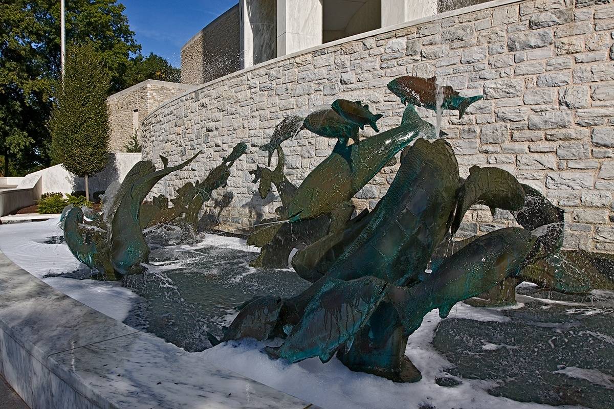 fish fountain statue