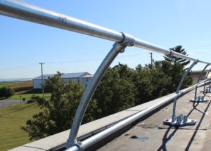 Rooftop safety railing system