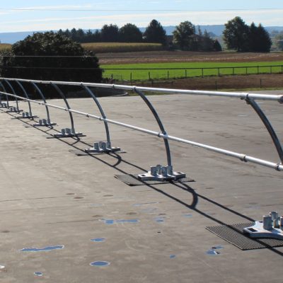 Rooftop safety railing system